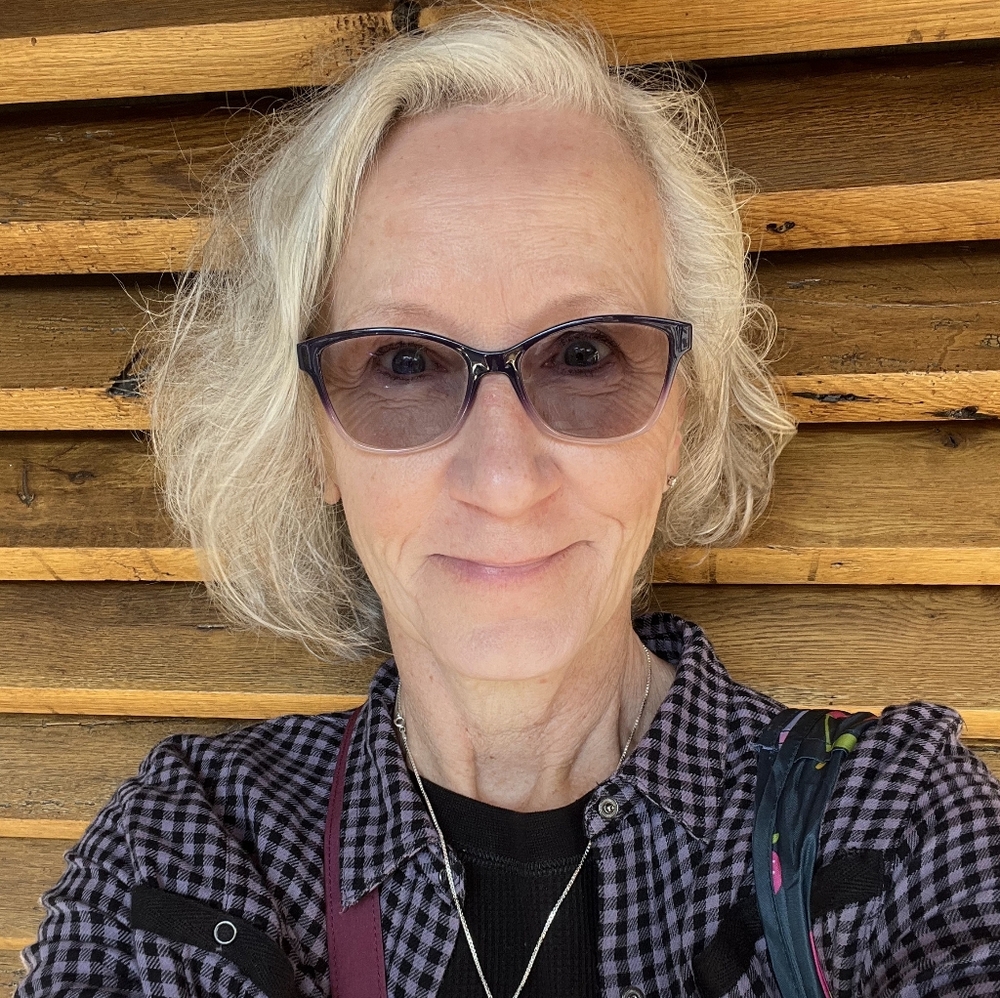 Meet your Posher, Claudia
